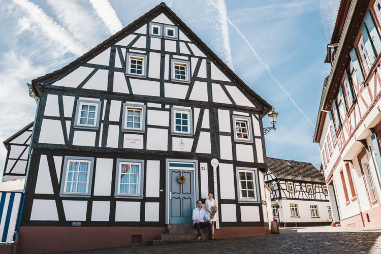 Paarshooting als Kulisse Fachwerkhaus in Seligenstadt