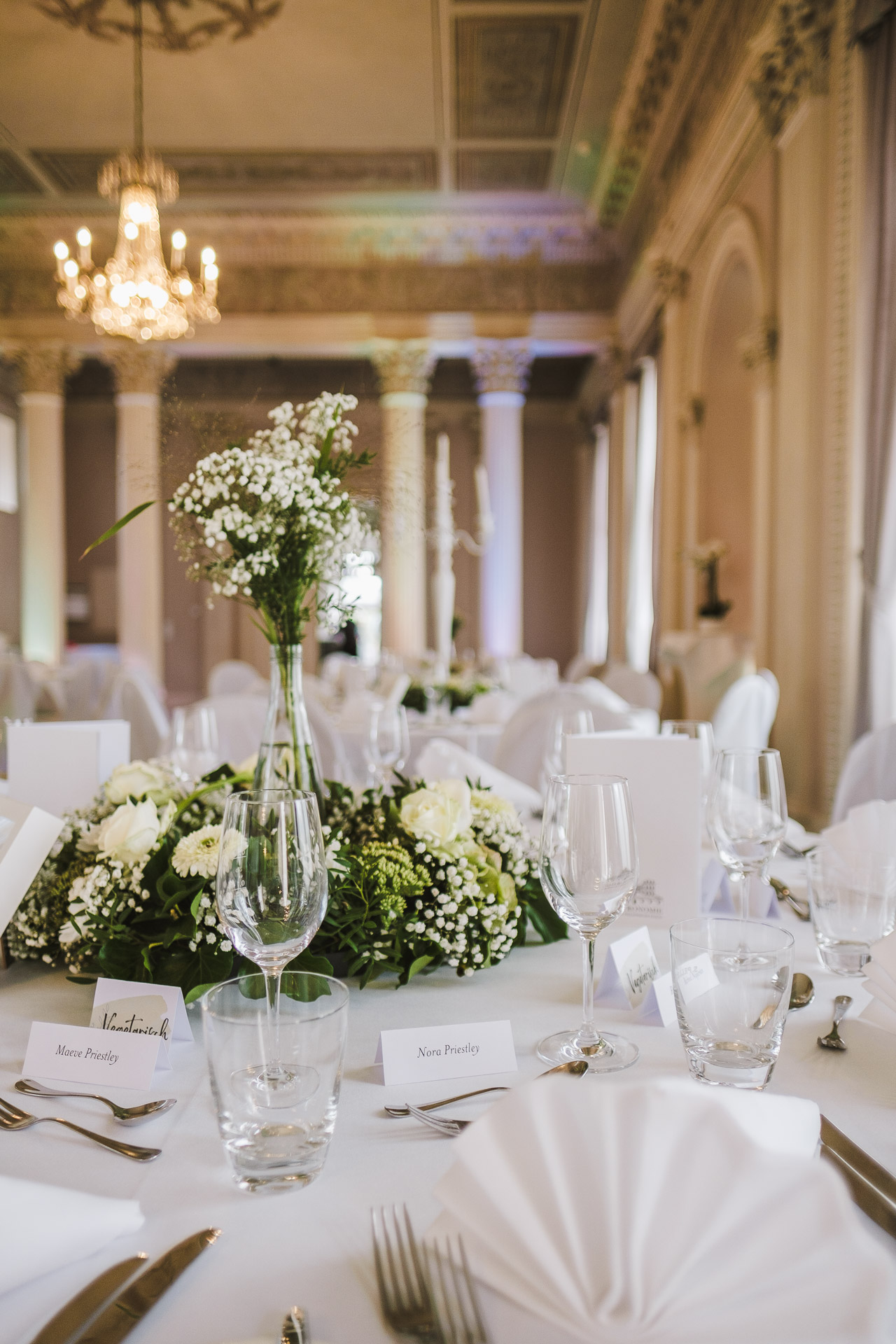 tischdekoration bei hochzeit im schloss philippsruhe im weissen saal