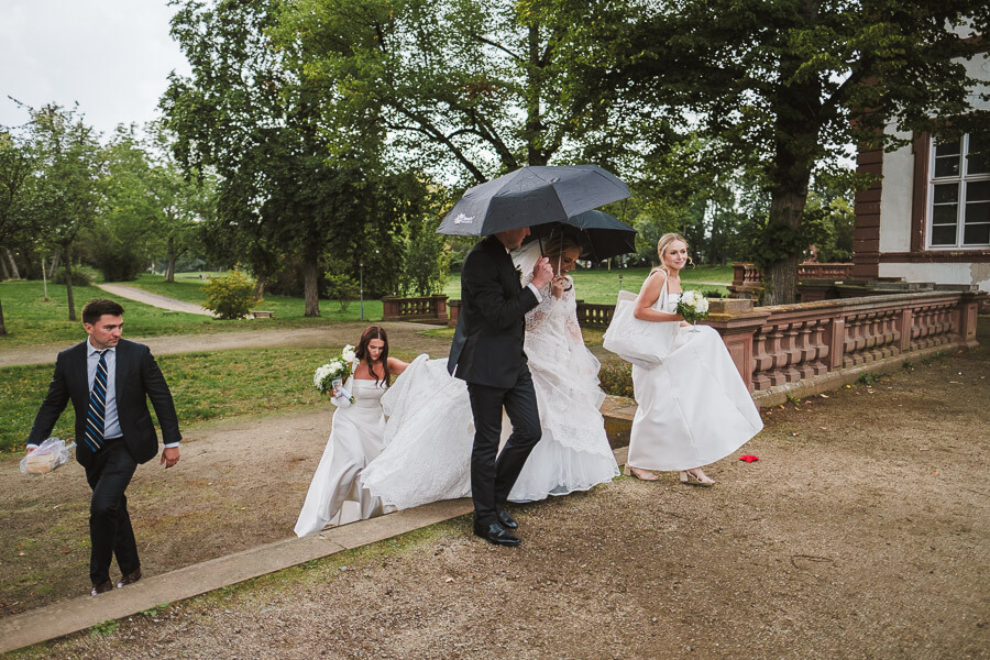 hochzeitsfotos-weisser-saal-schloss-philippsruhe-regen
